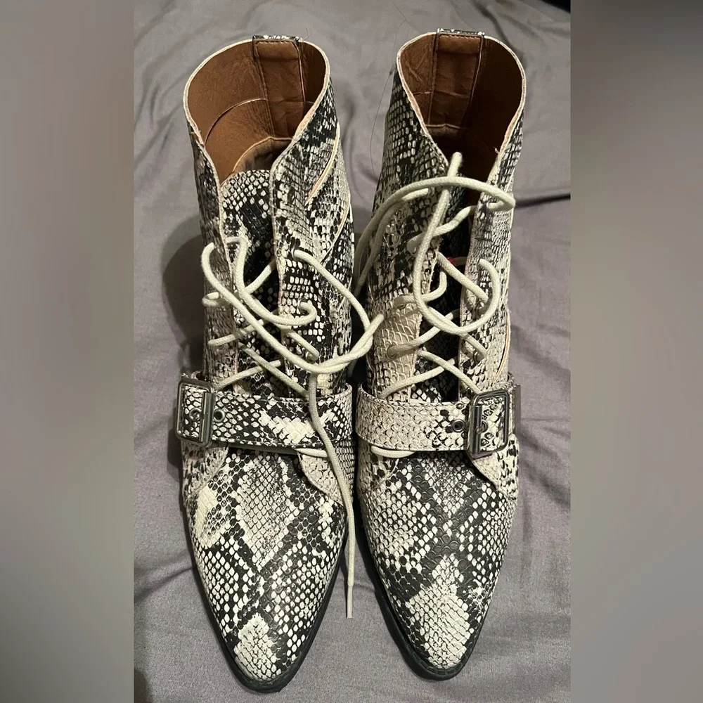 Qupid (Miss Lola) Snakeskin Booties Size 8.5 - Picture 5 of 5